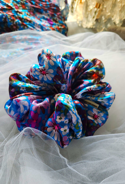 LARISSA SILK SCRUNCHIE